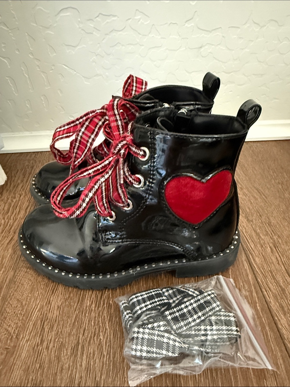 Tahari Black Patent Kids Lace-Up Boots with Red Heart - Size 9